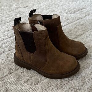 UGG Tan Leather Chelsea Boots